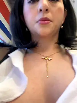 LlianneDiamond1 online show from December 2, 11:17 pm