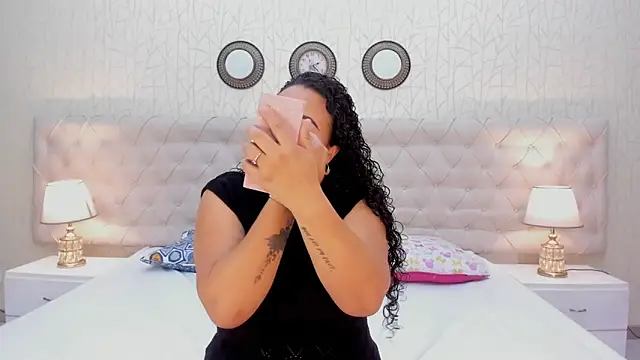 VaniaRose online show from November 8, 1:47 pm