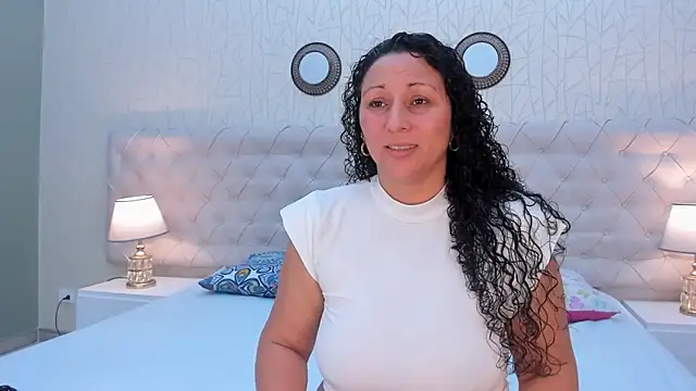 VaniaRose online show from November 22, 1:21 pm