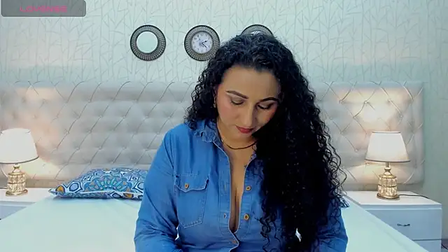 VaniaRose online show from October 30, 1:09 pm