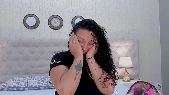 VaniaRose online show from December 2, 1:24 pm