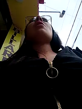 Mia-love-03 online show from October 6, 9:04 pm