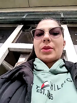 Mia-love-03 online show from October 3, 12:50 pm