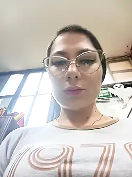 Mia-love-03 online show from October 17, 8:10 pm