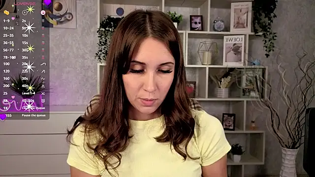 DreamVelour online show from October 21, 8:30 pm