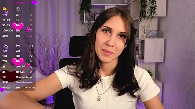 DreamVelour online show from November 11, 8:25 pm