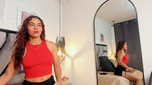 Lia Roseh online show from May 30, 8:25 pm