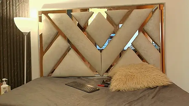 Lia Roseh online show from February 9, 8:07 pm