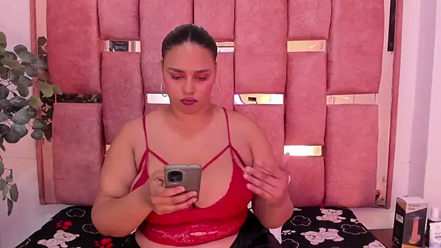 Snapshot of afrodita-Stone chatting on December 22, 4:01 am afrodita-Stone online show from December 22, 4:01 am