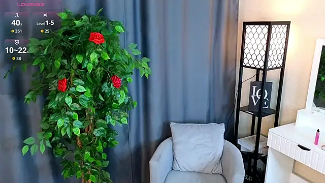 ElenoreReth online show from March 24, 1:27 am