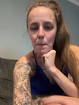 Snapshot of EmmieMaexox chatting on October 6, 11:11 am EmmieMaexox online show from October 6, 11:11 am