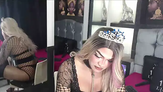 Snapshot of Sophia_hott01 chatting on November 19, 12:16 pm Sophia hott01 online show from November 19, 12:16 pm