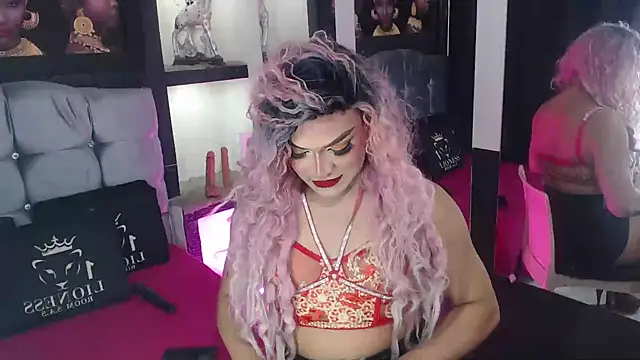 Snapshot of Sophia_hott01 chatting on September 25, 12:00 pm Sophia hott01 online show from September 25, 12:00 pm