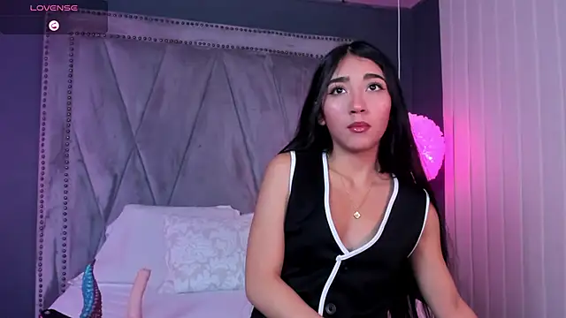 Mariana Kalo online show from November 21, 11:20 am