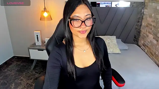 SYLVANA REY4 online show from October 4, 7:26 pm