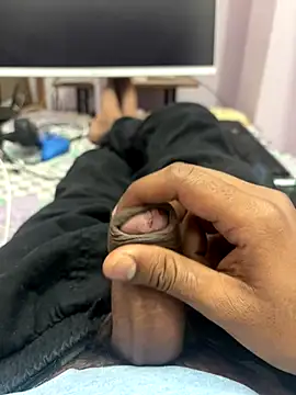 Snapshot of slaveboi9876 chatting on December 14, 5:40 pm slaveboi9876 online show from December 14, 5:40 pm