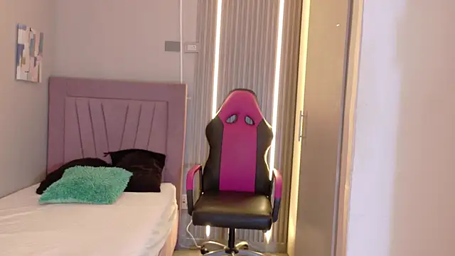 meli peach1 online show from November 28, 7:25 pm