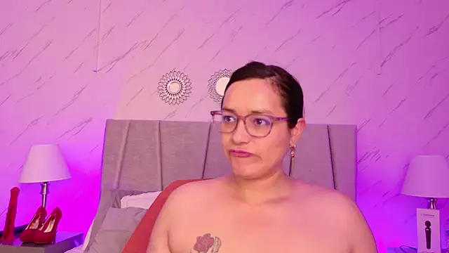 Snapshot of Michell_Monet chatting on May 30, 11:49 am Michell Monet online show from May 30, 11:49 am
