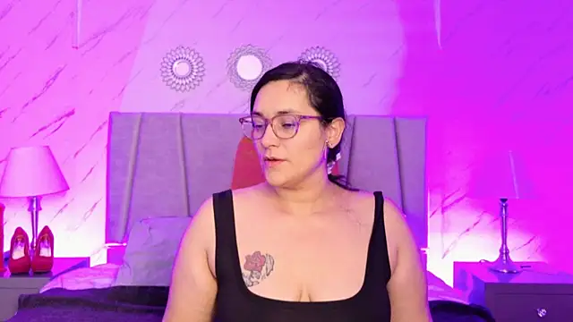 Snapshot of Michell_Monet chatting on June 14, 12:17 pm Michell Monet online show from June 14, 12:17 pm