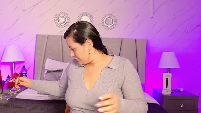 Snapshot of Michell_Monet chatting on July 8, 12:17 pm Michell Monet online show from July 8, 12:17 pm