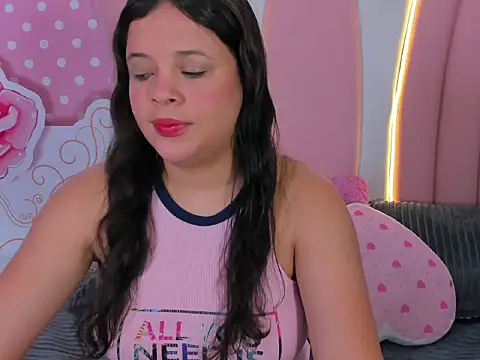 Snapshot of SofiaaBigBoobs chatting on November 12, 11:58 am SofiaaBigBoobs online show from November 12, 11:58 am