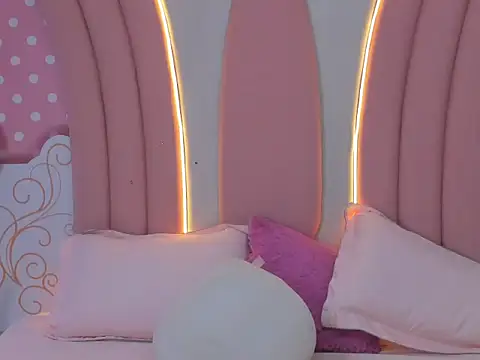 Snapshot of SofiaaBigBoobs chatting on November 25, 12:16 pm SofiaaBigBoobs online show from November 25, 12:16 pm