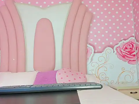 Snapshot of SofiaaBigBoobs chatting on November 26, 12:05 pm SofiaaBigBoobs online show from November 26, 12:05 pm