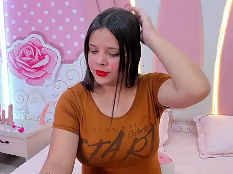 Snapshot of SofiaaBigBoobs chatting on December 2, 12:40 pm SofiaaBigBoobs online show from December 2, 12:40 pm