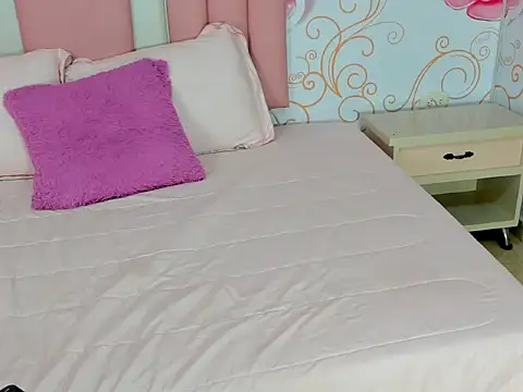 Snapshot of SofiaaBigBoobs chatting on November 15, 12:09 pm SofiaaBigBoobs online show from November 15, 12:09 pm