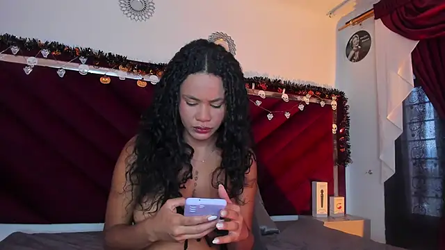 Snapshot of Jade_Thonson1 chatting on October 25, 7:25 pm Jade Thonson1 online show from October 25, 7:25 pm