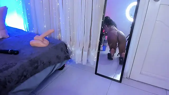 Jade Thonson1 online show from March 30, 7:15 pm