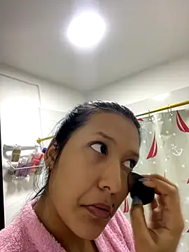 Snapshot of IsabellaJoness_ chatting on October 14, 10:27 am IsabellaJoness online show from October 14, 10:27 am