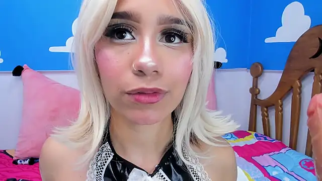 Snapshot of foxy_samy chatting on November 5, 6:11 pm foxy samy online show from November 5, 6:11 pm