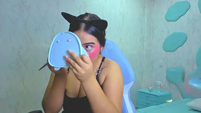 Mia Cuttee online show from November 25, 3:18 am