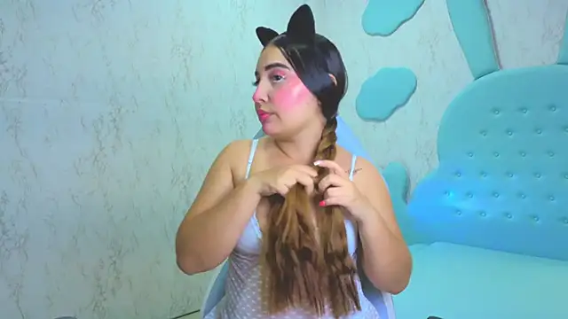 Mia Cuttee online show from November 23, 3:27 am