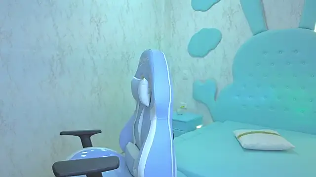 Mia Cuttee online show from November 29, 3:39 am