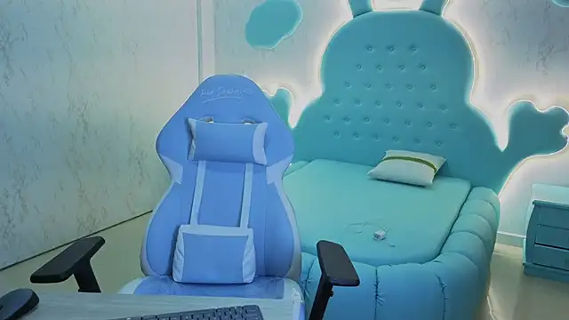 Mia Cuttee online show from October 25, 3:17 am