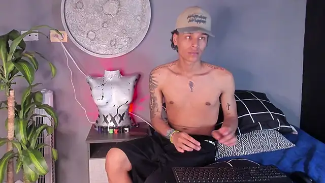 Frayhot777 online show from October 27, 12:00 am