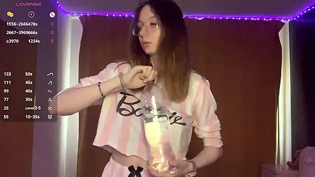 KrystinFunches online show from November 1, 8:19 am