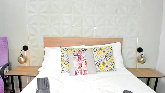 Snapshot of ValeryTrans_ chatting on April 19, 1:23 pm ValeryTrans online show from April 19, 1:23 pm