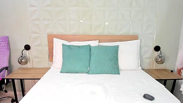 Snapshot of ValeryTrans_ chatting on March 20, 1:23 pm ValeryTrans online show from March 20, 1:23 pm
