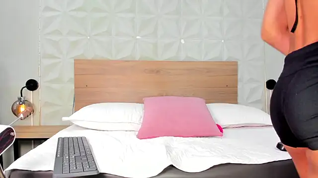 ValeryTrans  online show from March 1, 1:33 pm