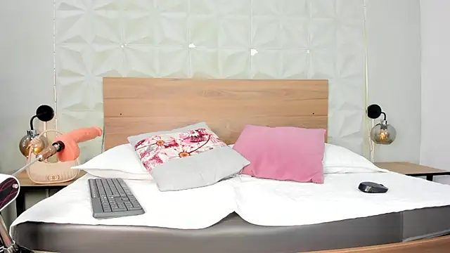 Snapshot of ValeryTrans_ chatting on April 29, 1:37 pm ValeryTrans online show from April 29, 1:37 pm