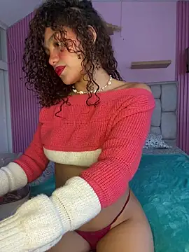 PrettyLia online show from November 19, 7:25 pm