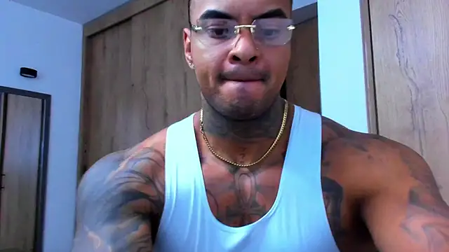 Snapshot of binmontana_ chatting on July 13, 7:02 pm binmontana online show from July 13, 7:02 pm