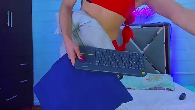 Shaina Monroe online show from December 5, 6:17 pm