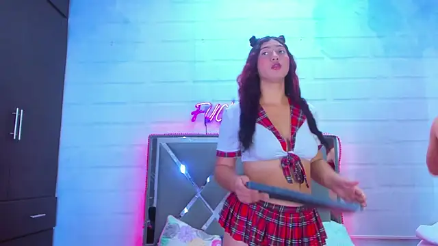 Shaina Monroe online show from November 30, 6:30 pm