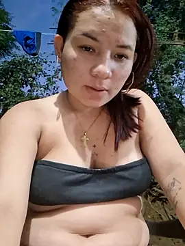 Snapshot of hot-mom22 chatting on February 18, 10:44 am hot-mom22 online show from February 18, 10:44 am