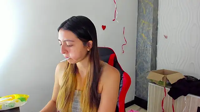 lala clark online show from March 3, 9:00 pm