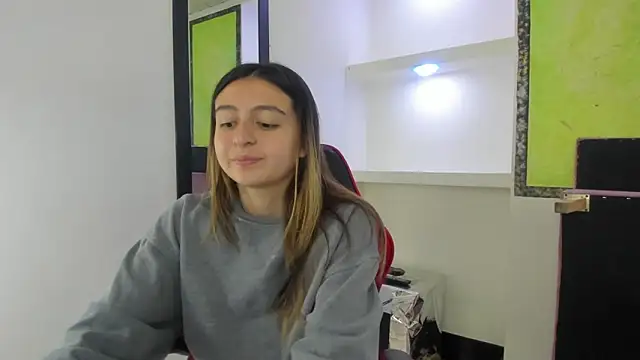 lala clark online show from February 3, 8:25 pm